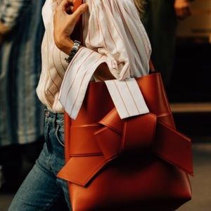 Meet your Posher, Ali